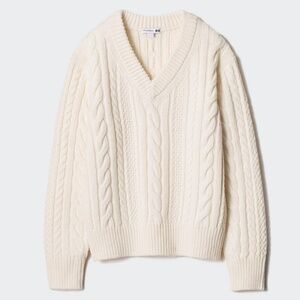Uniqlo Cable V-Neck Sweater - Size XS Like New